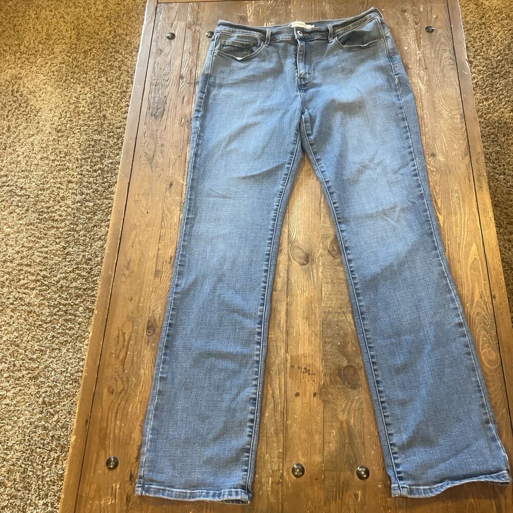 Levi's Women's 505 Straight Leg Jeans Size 12 (31Wx34L) Color Ambiance - Blue